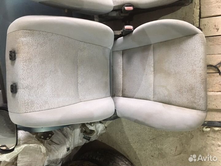 Сиденья на мицубиси каризма