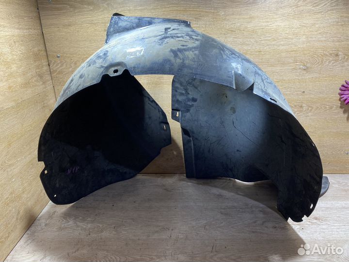 Подкрылок передний правый VW Touran 1 1704423