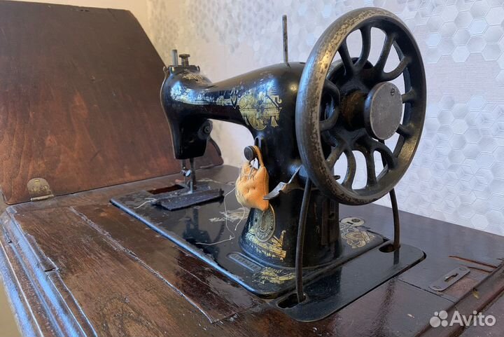 Швейная машинка Зингер (Singer)