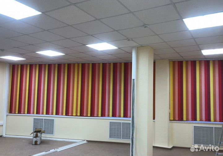 Рулонные шторы в коробе и с направляющими O9748