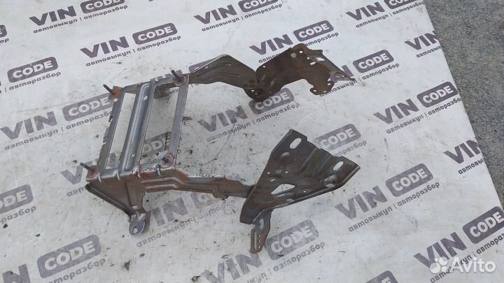 Кронштейн панели приборов Ford Kuga 1