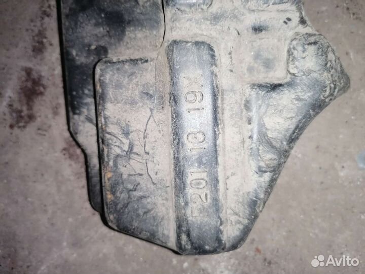 Резонатор воздушного фильтра mazda 626 GD