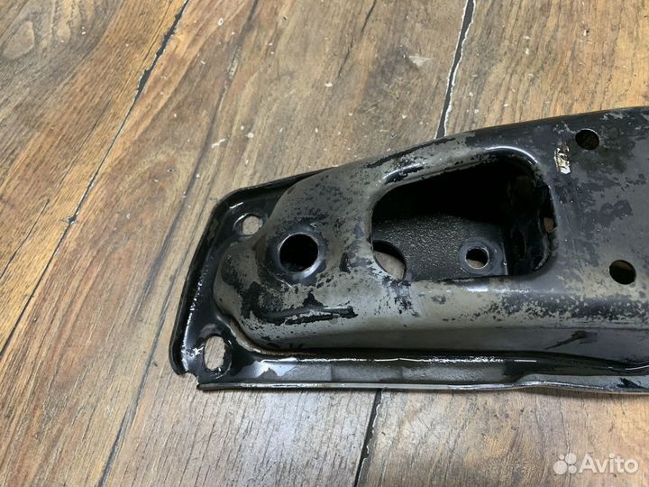 Infiniti M25/Q70 (Y51) Кронштейн кпп АКПП