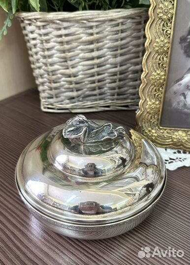 Блюдо с крышкой серебрение