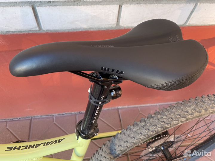 Велосипед GT avalanche elite 27,5