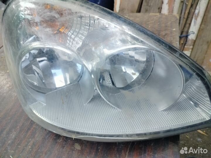 Фара передняя правая на LADA priora