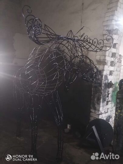 Лось под гирлянду