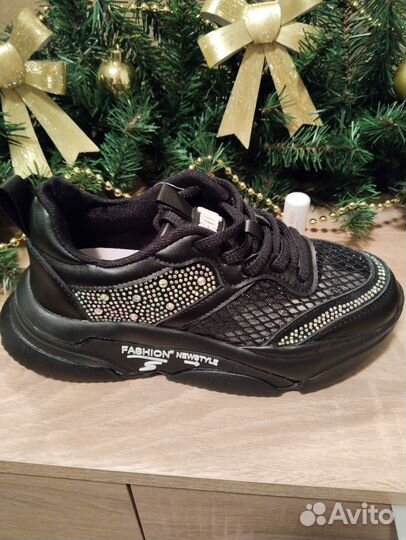 Кроссовки для девочки