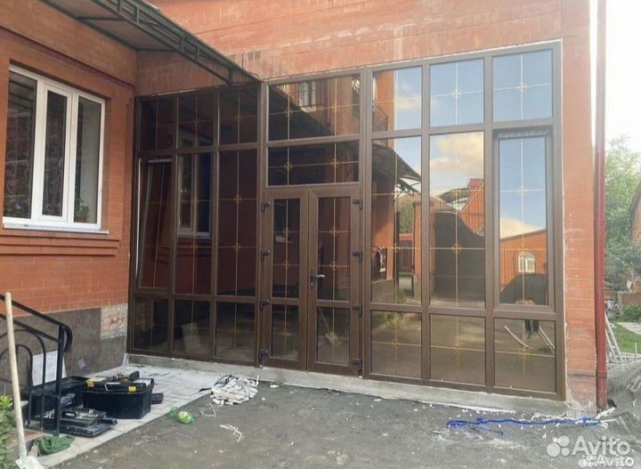 Изготавливаем пластико алюминиевых окон и дверей