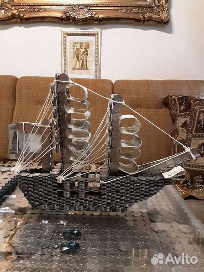 Модель двухмачтового корабля, сделанного из 1 коп