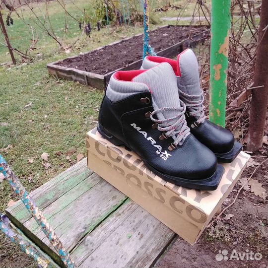 Лыжные ботинки 39 размера