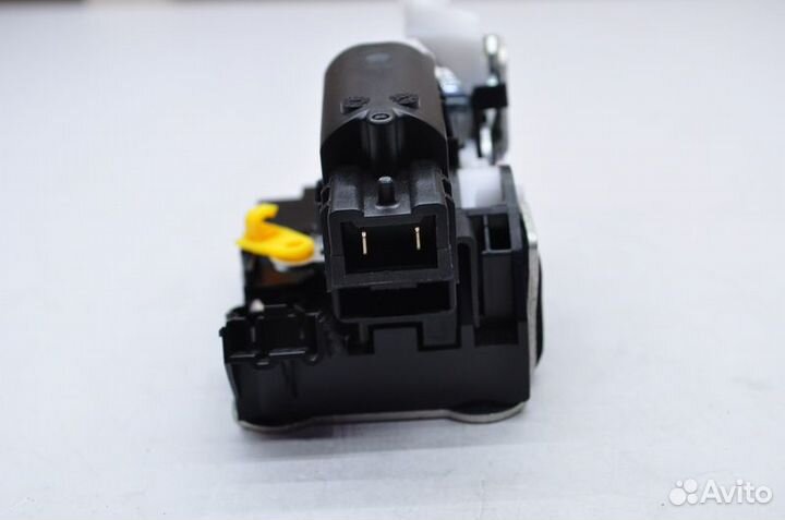 Б/У Замок двери задний правый LADA 8200928481