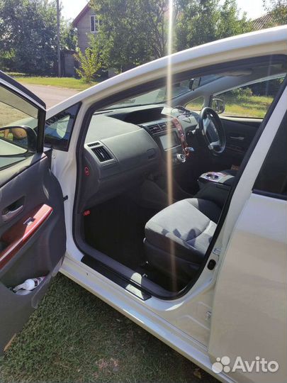 Toyota Prius Alpha 1.8 AT, 2012, 125 000 км