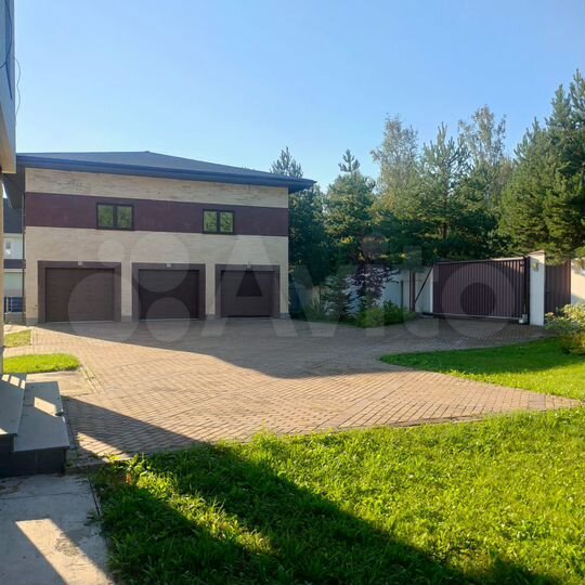 Коттедж 332 м² на участке 20 сот.