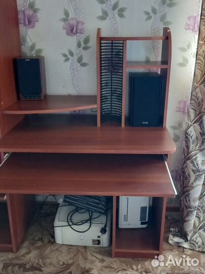 Компьютерный стол