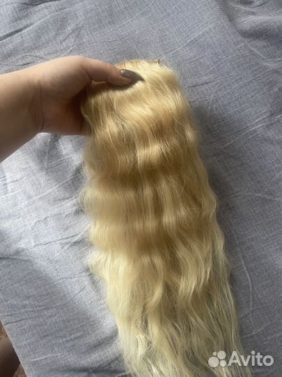 Волосы на заколках блонд