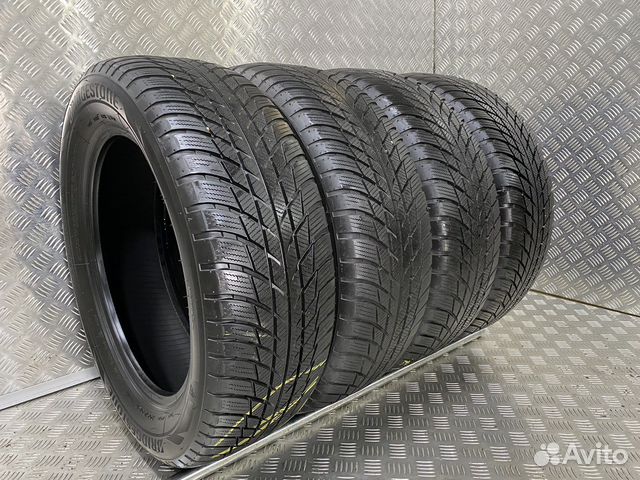 Bridgestone Blizzak LM-001 205/60 R17 93H