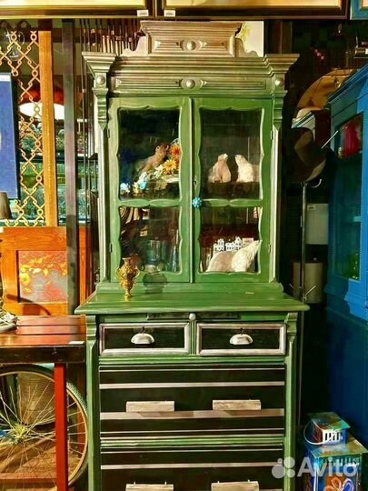 Буфет антикварный зеленого цвета