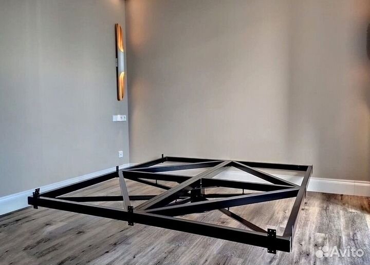 Двуспальная кровать парящая