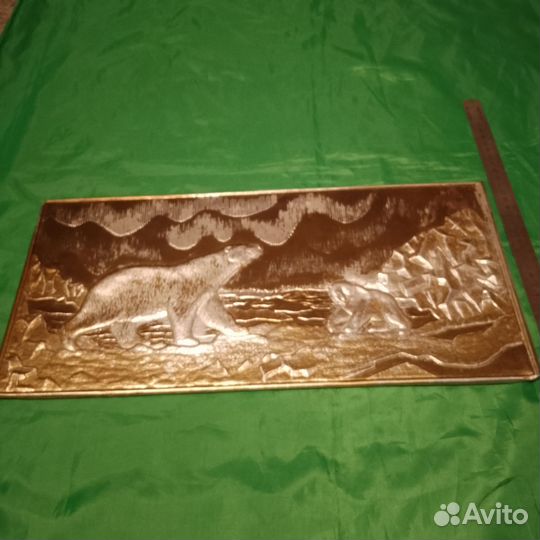 Панно чеканка белые медведи