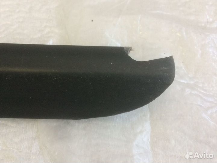 Уплотнитель стекла двери задней левой LADA Largus