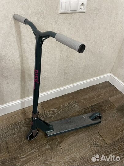 Трюковый самокат district