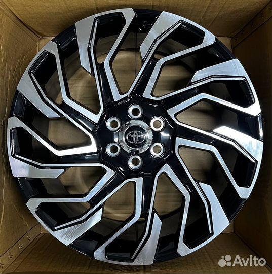 Кованые диски на toyota land cruiser 300 R22