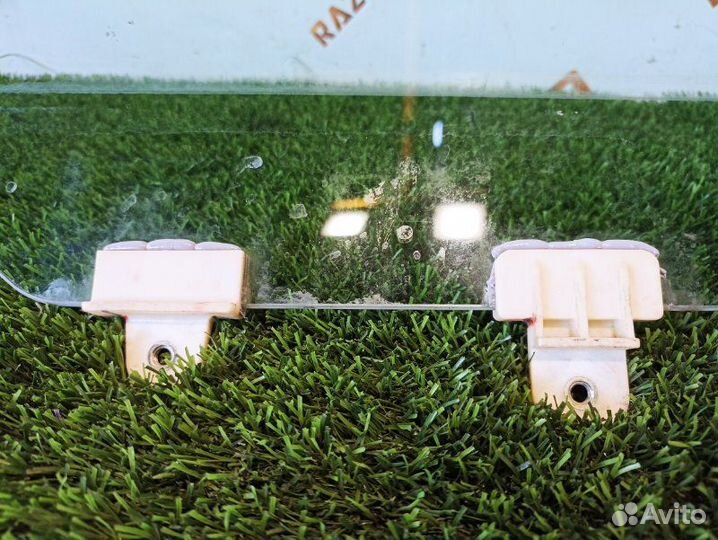 Стекло двери опускное переднее правое Nissan