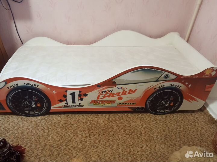 Детская кровать машинка