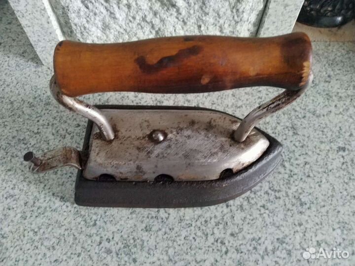 Старинный утюг газовый