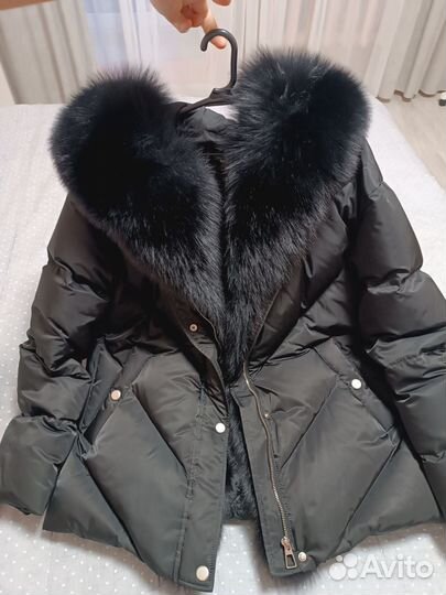 Пуховик с чёрным мехом песца