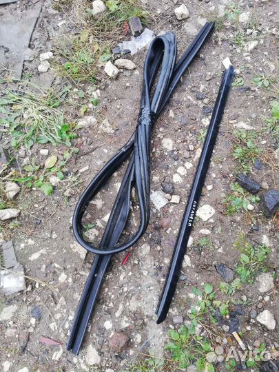 Уплотнитель бархотка Рено Логан 1