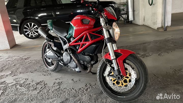Ducati Monster 696