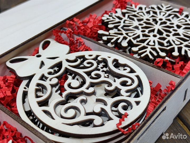 Набор новогодних украшений на елку из дерева