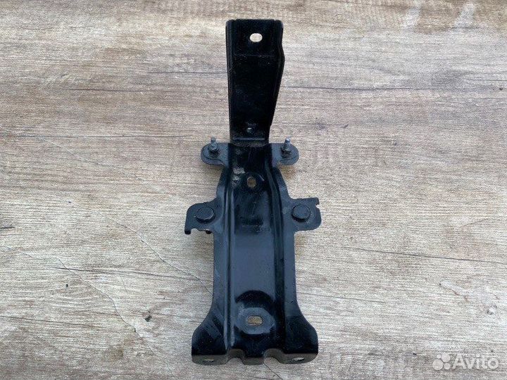 Кронштейн переднего бампера Nissan Teana L33