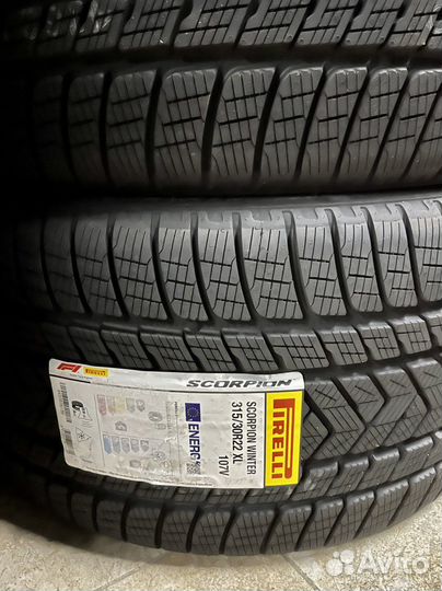 Pirelli Scorpion Winter 275/35 R22 и 315/30 R22