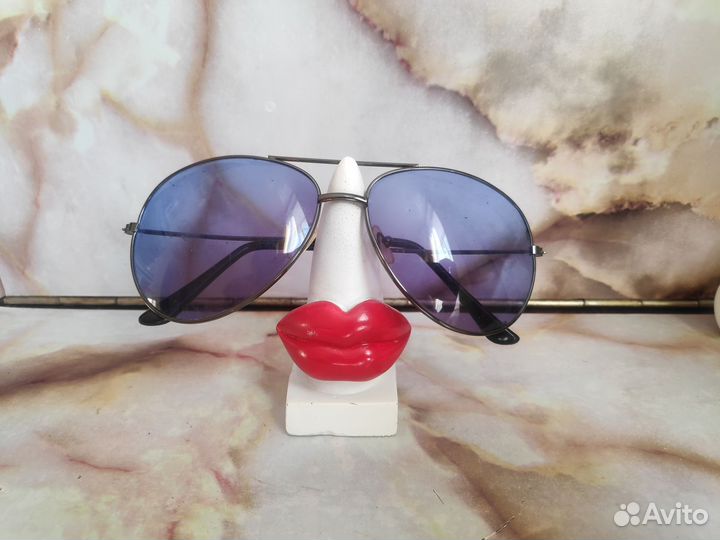 Подставка для очков нос с губами