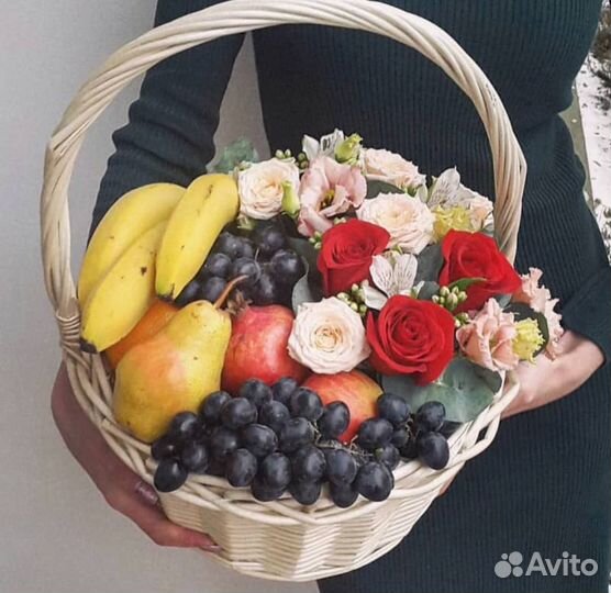 Корзины с фруктами