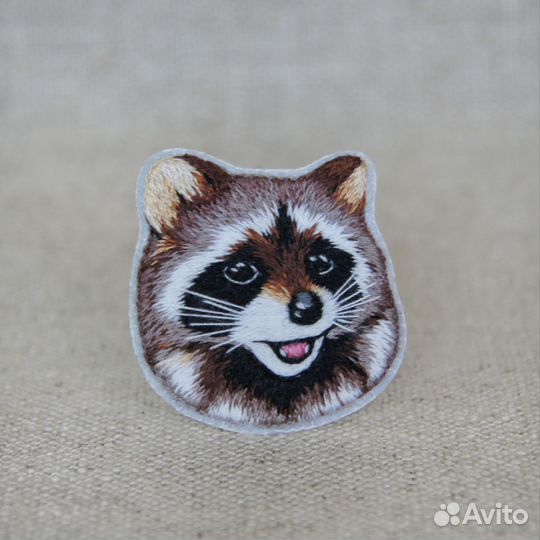 Брошь Крошка Енот.Брошь-булавка, вышивка гладью