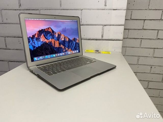 Macbook Air 13,3 \Core i5\SSD\4Gb\