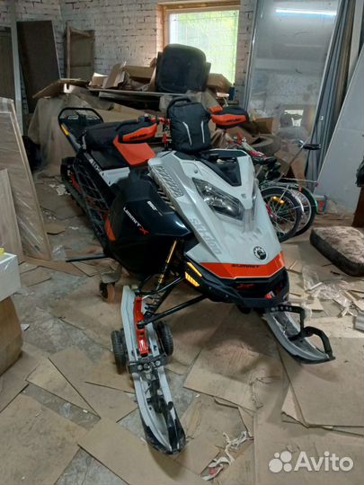 BRP Ski-Doo Summit X with Expert Package850 165,20