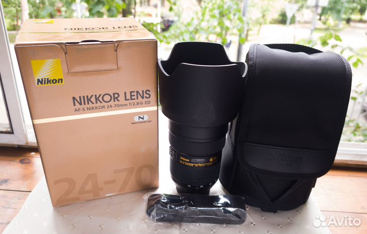 Nikon AF-S nikkor 24-70mm f/2.8G ED / HB-40