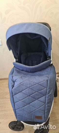 Прогулочная коляска с надувными колесами