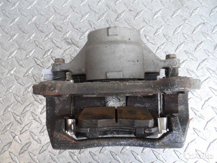 Суппорт передний правый Hyundai Sonata 7 LF