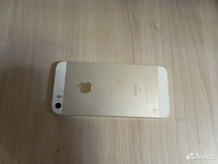 Телефон iPhone se 2016