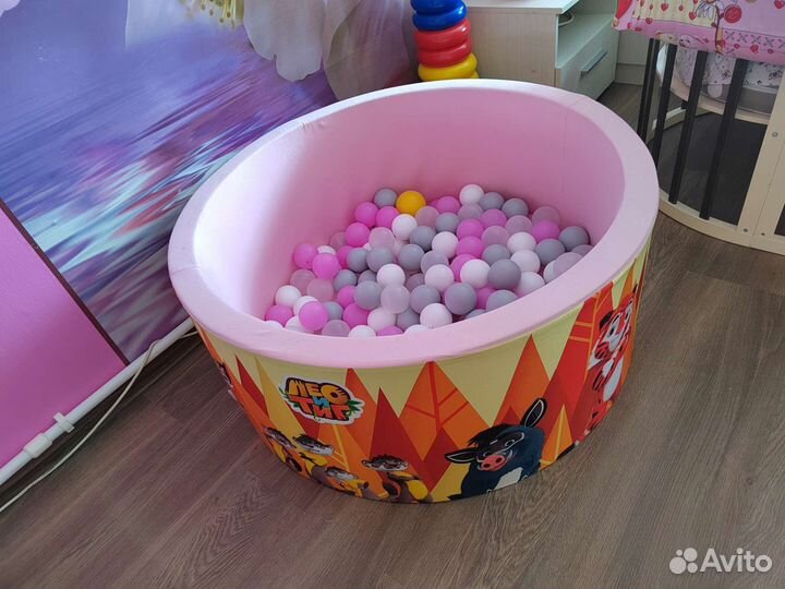 Сухой бассейн с шариками