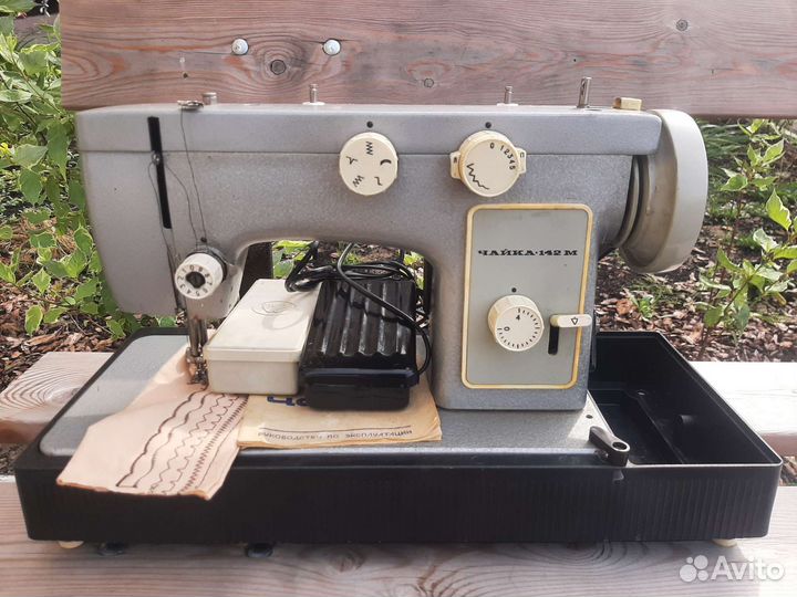 Швейная машина Чайка 142м