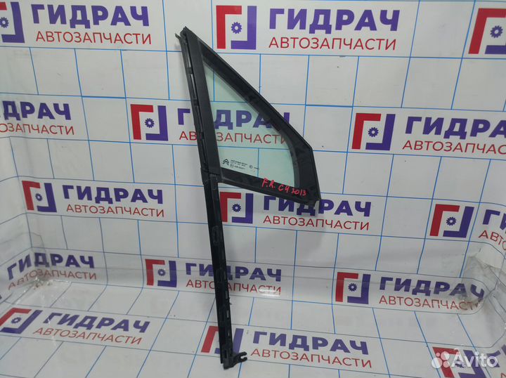 Стекло двери передней правой (форточка) Citroen C4
