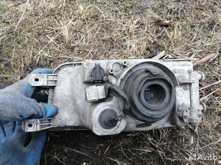 Фара передняя правая mitsubishi chariot