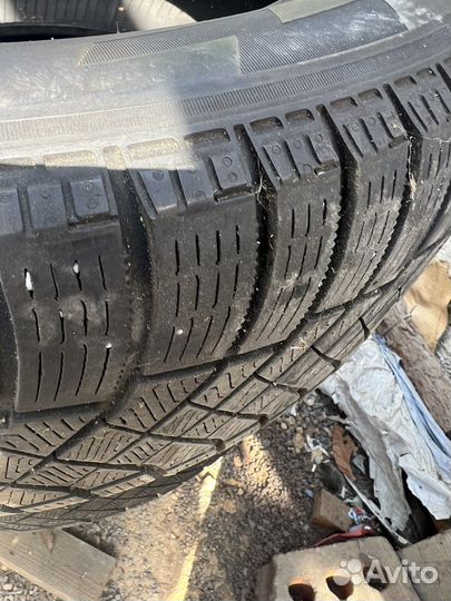Pirelli Ice Zero SUV 255/50 R18